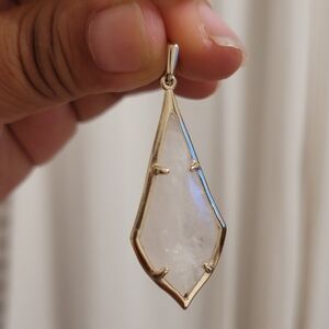 One SINGLE kendra scott earring